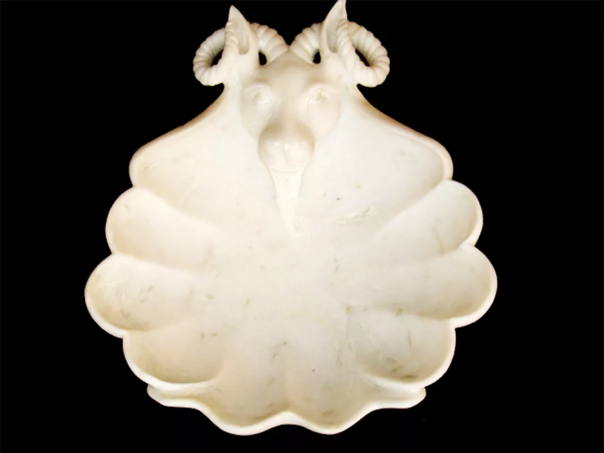 URLI IN WHITE MARBLE