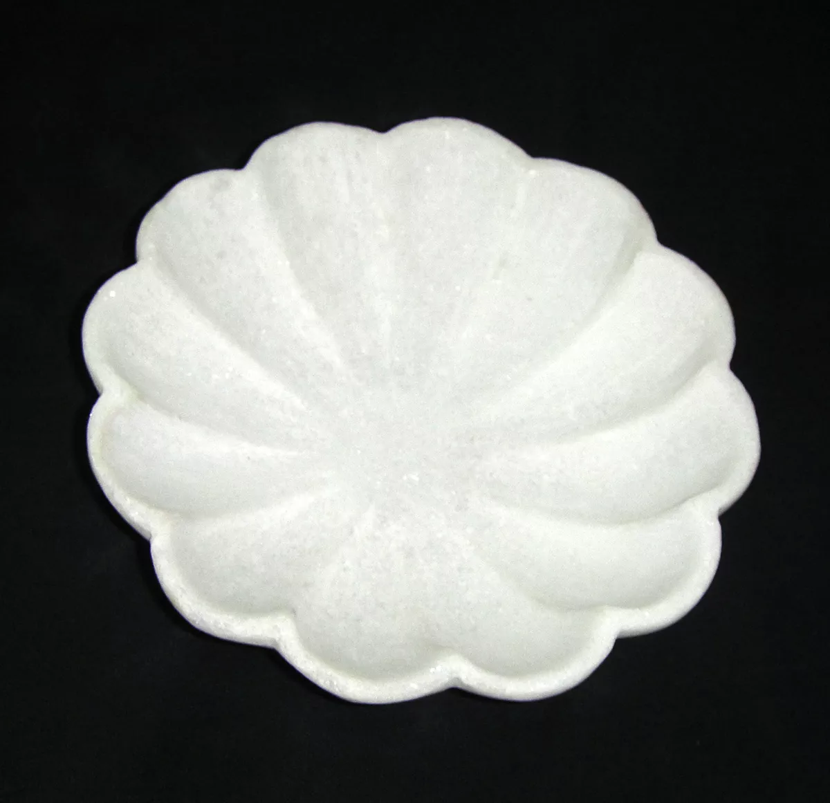 WHITE MARBLE FLOWER URLI