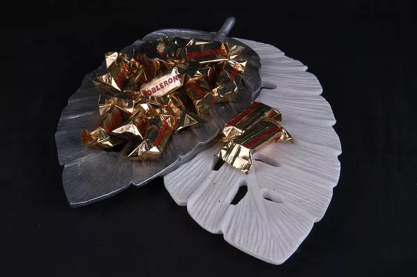 WHITE MARBLE AND METAL LEAF PLATTER