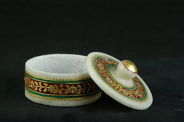 ROUND BOX WITH GOLD PAINTED WORK