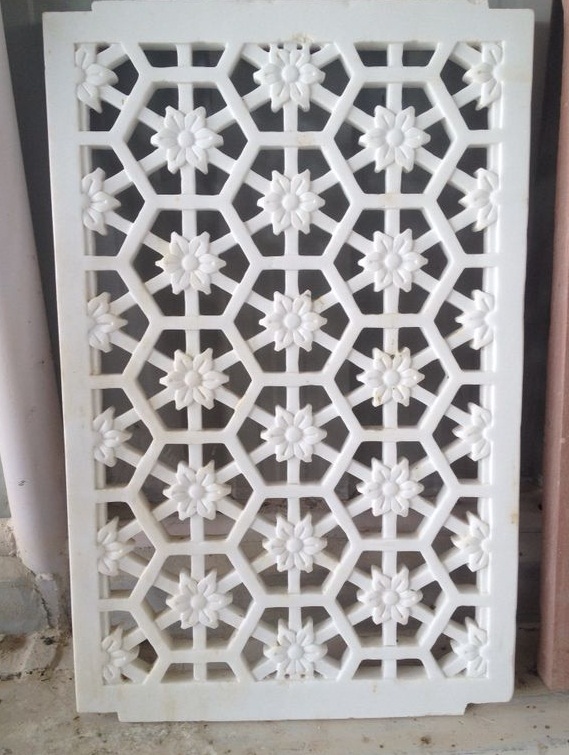 JALI IN WHITE MARBLE