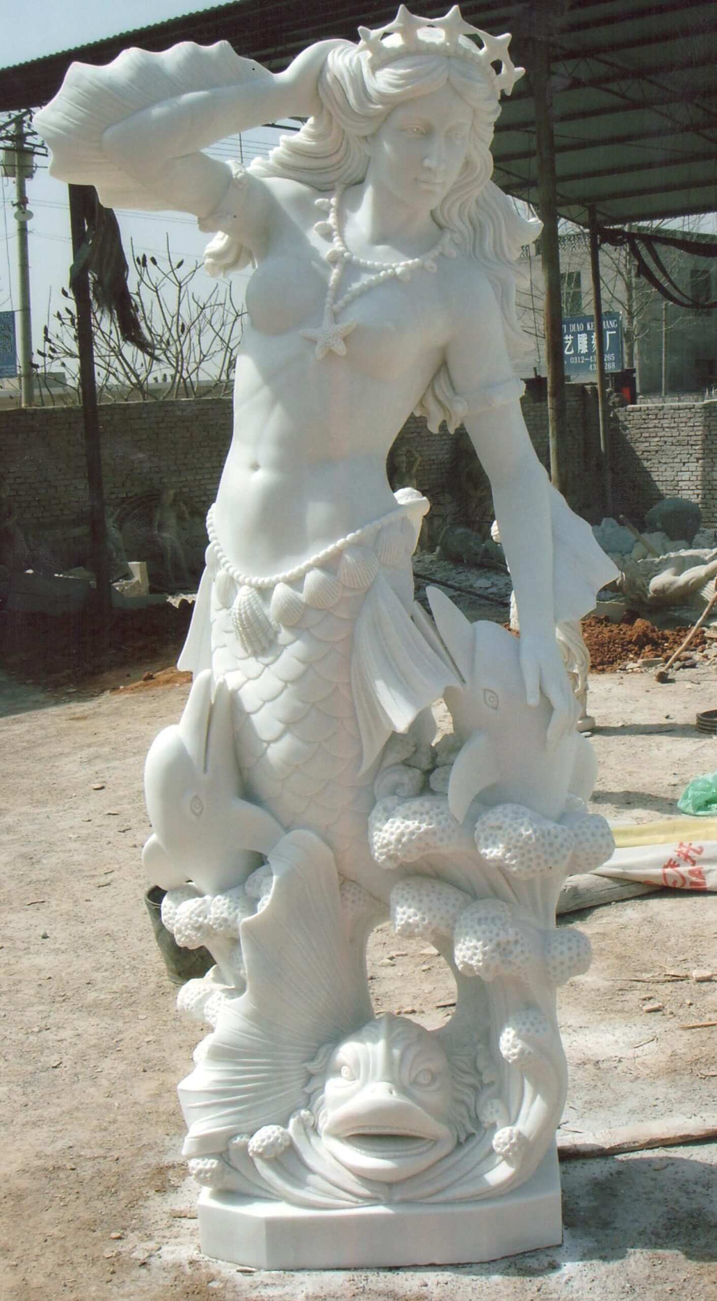 WHITE MARBLE LADY FISH FOUNTAIN