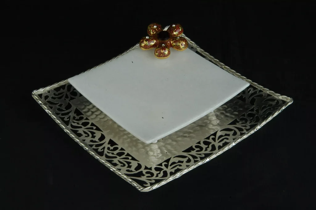 MARBLE AND METAL PLATE WITH TEA LIGHT