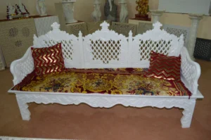 SOFA IN WHITE MARBLE WITH JALI