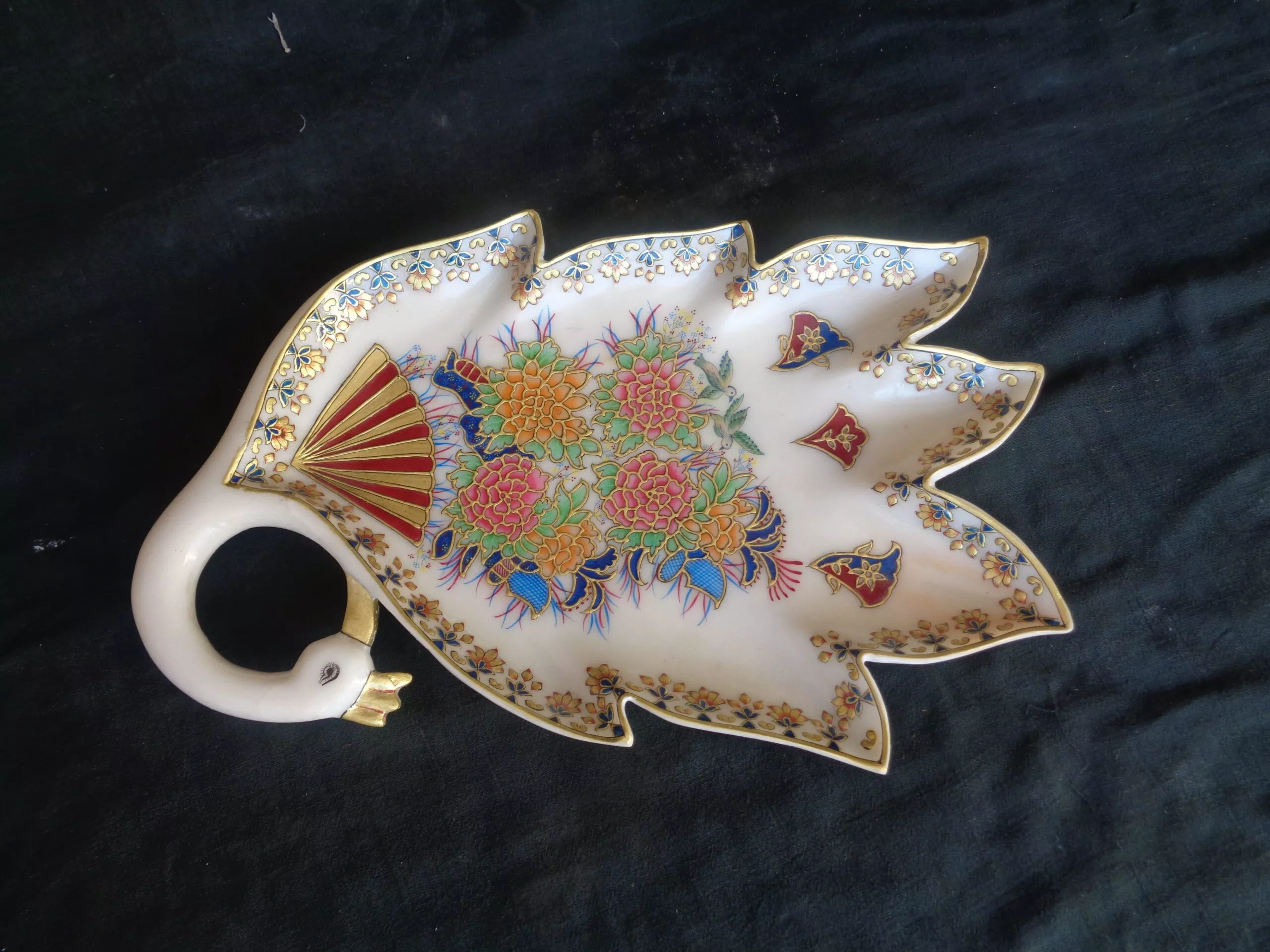 HAND CARVED WHITE MARBLE LEAF WITH PEACOCK HEAD AND GOLD PAINTING WORK