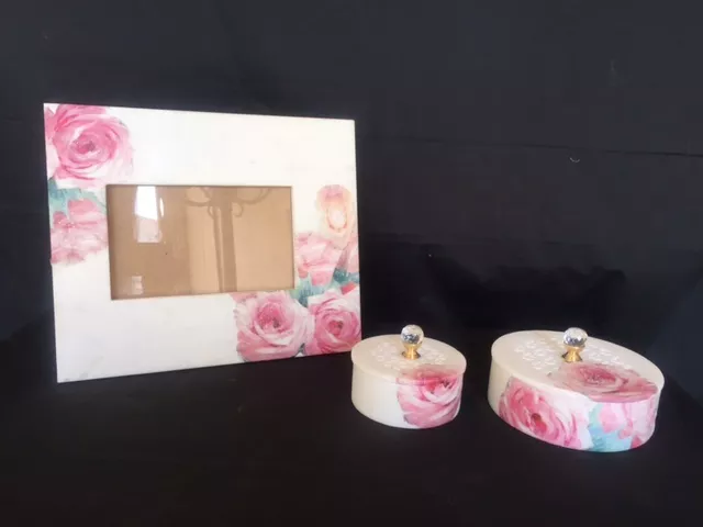 WHITE MARBLE PHOTO FRAME WITH DECOPATCH PAINTING WORK