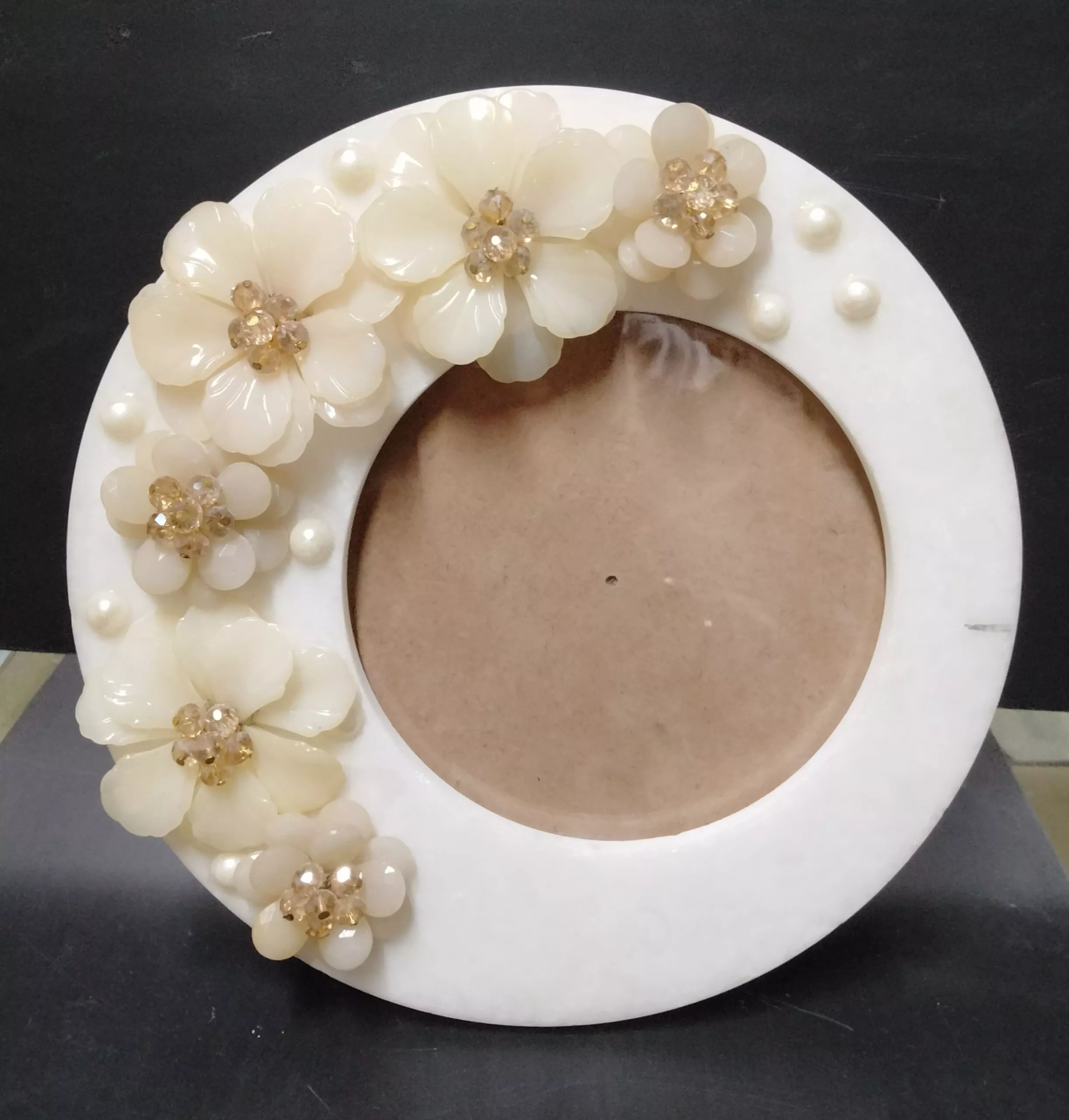 WHITE MARBLE PHOTO FRAME WITH FLOWER WORK