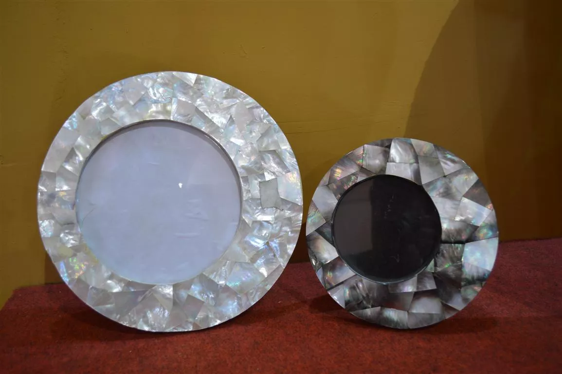 MARBLE PHOTO FRAME WITH SEMIPRECIOUS STONE INLAY WORK