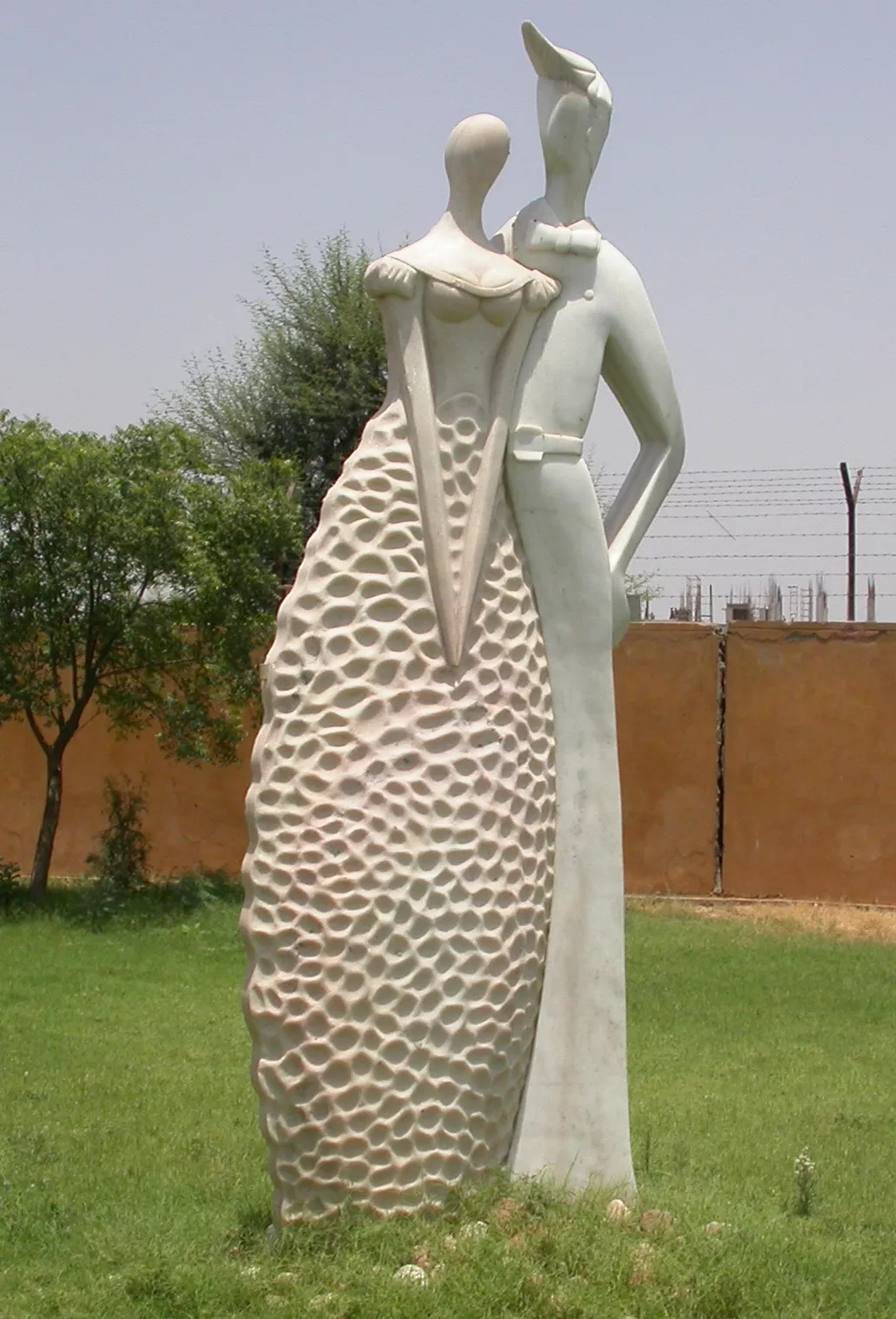 MODERN ART STATUE